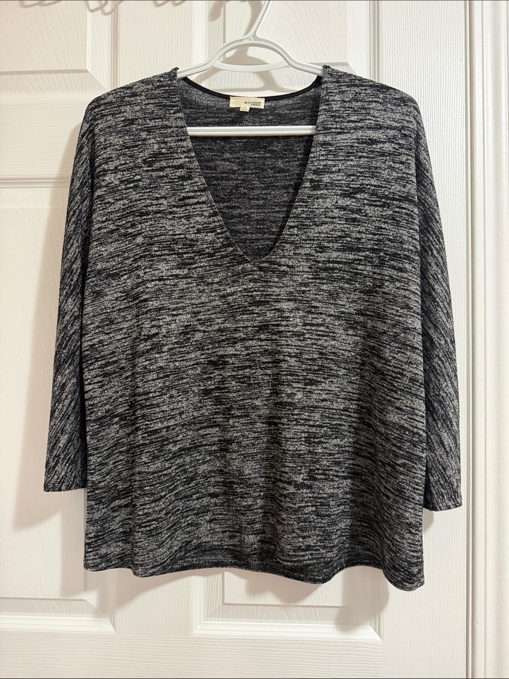 Wilfred Heathered V-Neck Knit Sweater - Gray/Black